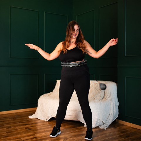 ZESTAW HULA HOP HHW12 BLACK Z WYPUSTKAMI I OBCIĄŻNIKIEM HMS + PAS BR163 BLACK PLUS SIZE ZESTAW HULA HOP HHW12 BLACK Z WYPUSTKAMI I OBCIĄŻNIKIEM HMS + PAS BR163 BLACK PLUS SIZE