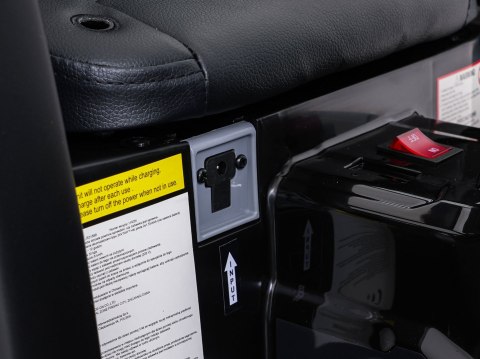 Pojazd MEGA Traktor D68 Z Przyczepką Niebieski Pojazd MEGA Traktor D68 Z Przyczepką Niebieski