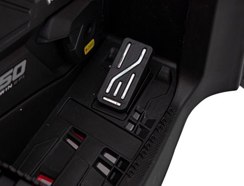 Quad Can Am Outlander ATV Czerwony