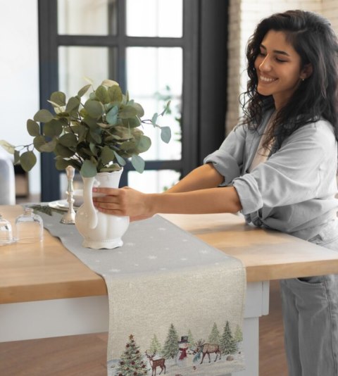 Bieżnik na stół 40x100 cm naturalno, srebrny gobelinowy z motywem zimowej wioski