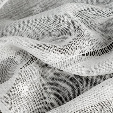 Firana świąteczna biało z etaminy zdobiona nadrukiem gwiazdek i ażurowych paseczków przelotka - NADINE