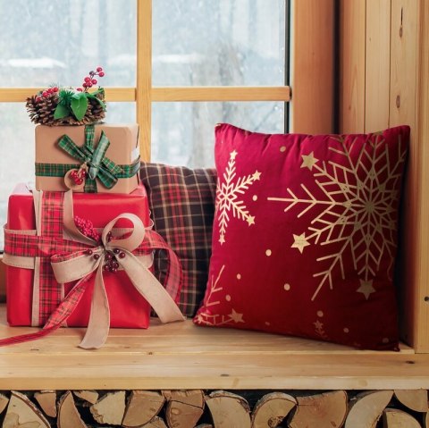 Poszewka na poduszkę świąteczna 45x45 cm welwetowa czerwona z uroczek nadrukiem szampańskich śnieżynek