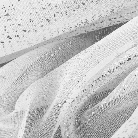 Firana świąteczna biało, srebrna zdobiona subtelnymi choinkami 140x250 cm przelotka - ELSA