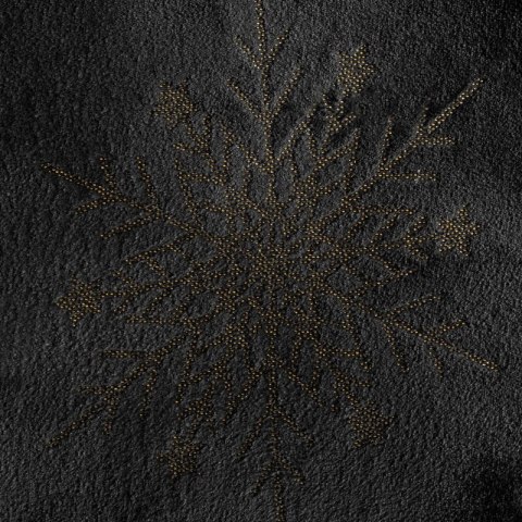 Koc świąteczny 150x200 cm czarno, złoty zdobiony nadrukiem śnieżynek