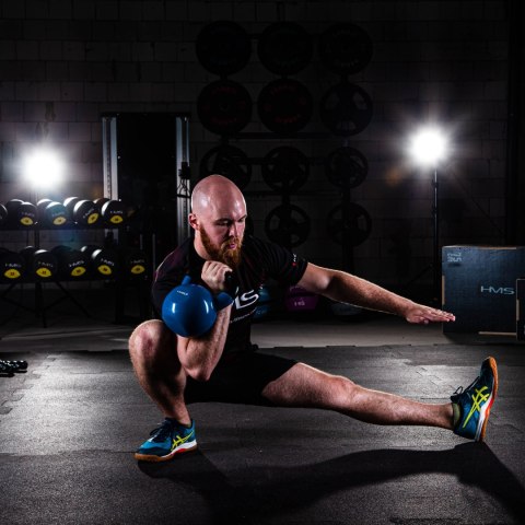 KNV08 BLUE KETTLEBELL ŻELIWNY POKRYTY WINYLEM HMS KNV08 BLUE KETTLEBELL ŻELIWNY POKRYTY WINYLEM HMS