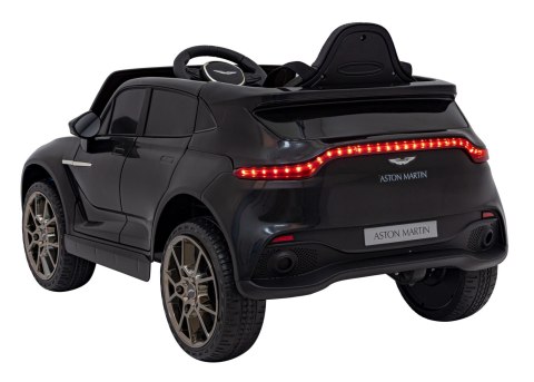 Aston Martin DBX na akumulator dla dzieci Czarny + Pilot + EVA + Pasy + Wolny Start + Audio LED Aston Martin DBX na akumulator dla dzieci Czarny + Pilot + EVA + Pasy + Wolny Start + Audio LED