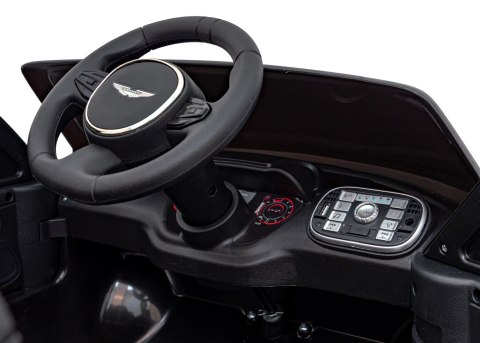 Aston Martin DBX na akumulator dla dzieci Czarny + Pilot + EVA + Pasy + Wolny Start + Audio LED Aston Martin DBX na akumulator dla dzieci Czarny + Pilot + EVA + Pasy + Wolny Start + Audio LED