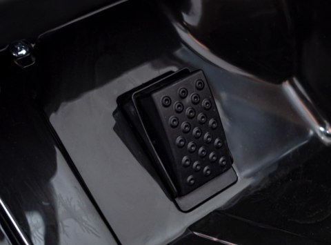 Aston Martin DBX na akumulator dla dzieci Czarny + Pilot + EVA + Pasy + Wolny Start + Audio LED Aston Martin DBX na akumulator dla dzieci Czarny + Pilot + EVA + Pasy + Wolny Start + Audio LED