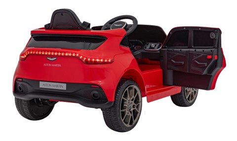 Aston Martin DBX na akumulator dla dzieci Czerwony + Pilot + EVA + Pasy + Wolny Start + Audio LED Aston Martin DBX na akumulator dla dzieci Czerwony + Pilot + EVA + Pasy + Wolny Start + Audio LED